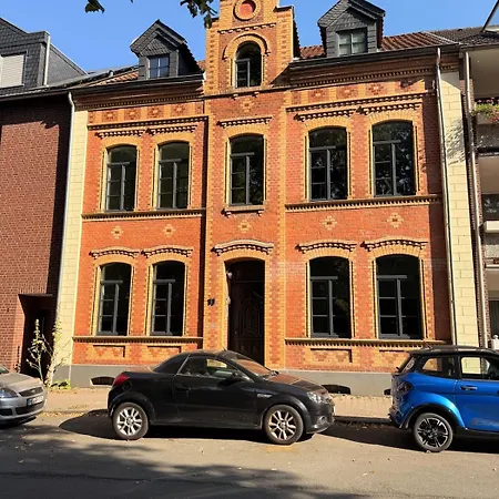 Lintorf Living - Stylish Old Building Near Duesseldorf *